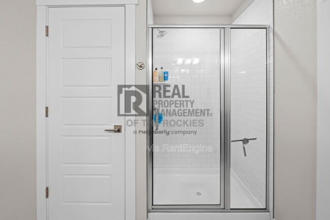 Building Photo - 218 E Chestnut St