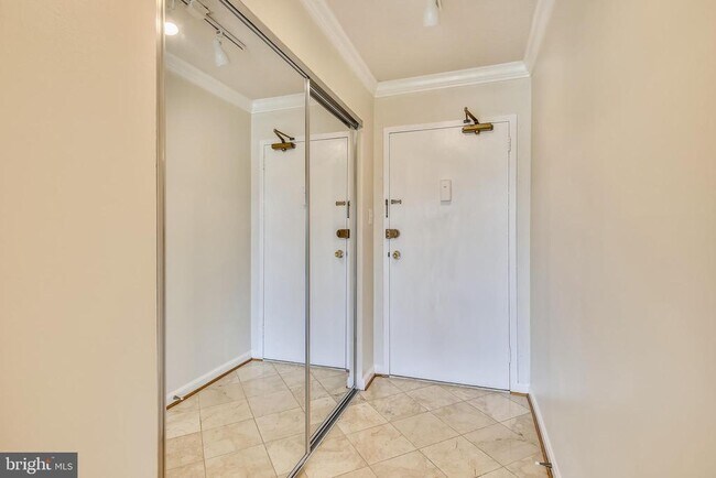 Building Photo - 1300 Army Navy Dr