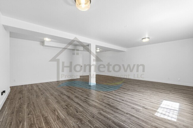 Building Photo - 5163 E Portside Ct