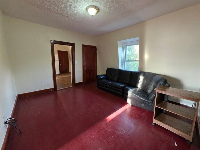 Building Photo - 4 Home St