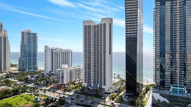 Building Photo - 17201 Collins Ave