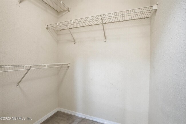 Building Photo - 13700 Richmond Park Dr N