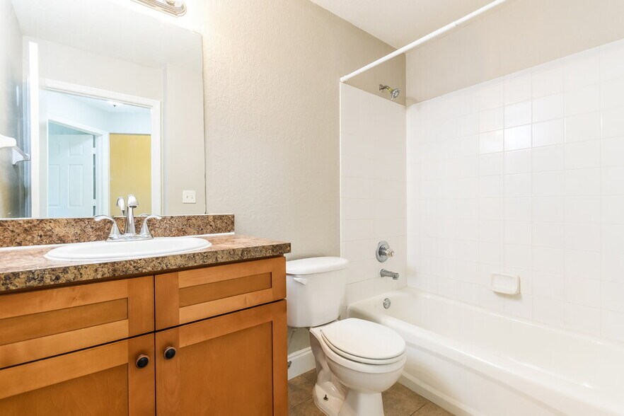 Building Photo - 3008 Sabal Bend Dr NE