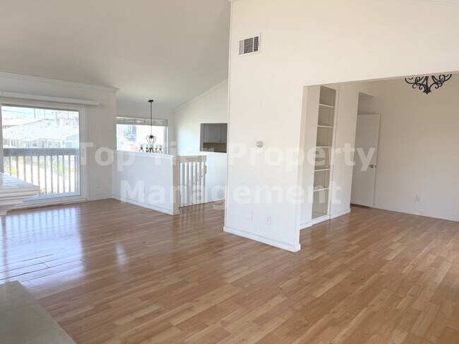 Building Photo - ***Beautiful Oceanfront 3 bed, 2 bath, 2,076 sqft House in Carlsbad Village - Available 06/15***