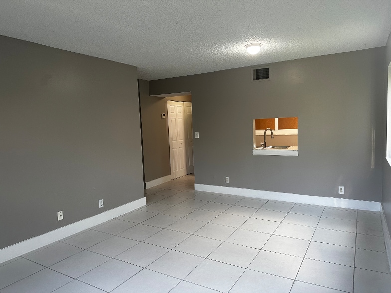 Building Photo - 3556 NW 114th Terrace