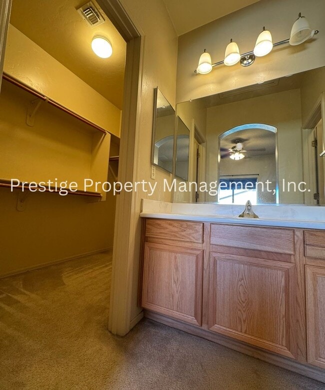 Building Photo - Super Cute 2Bd/2Ba Green Valley Home!!