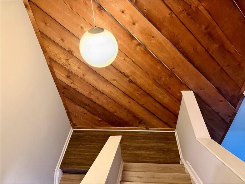 Building Photo - 1059 Mariners Dr