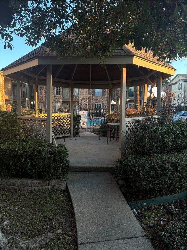 Building Photo - 2121 Hepburn St