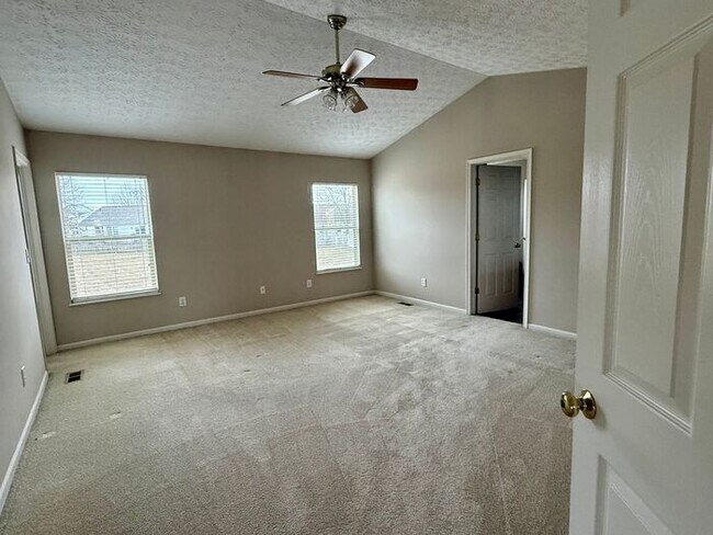 Building Photo - Gorgeous 4 bedroom, 2.5 bath home located in Pickerington Schools