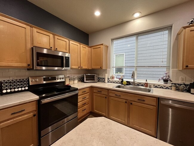Building Photo - Modern 2 Bedroom + Bonus Room Townhome Near Nike with Dual En Suites, Balcony & Attached Garage