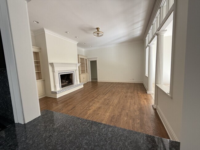 Building Photo - 687 Linden Ave