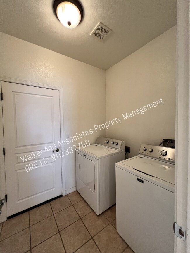 Building Photo - 2521 Del Sur