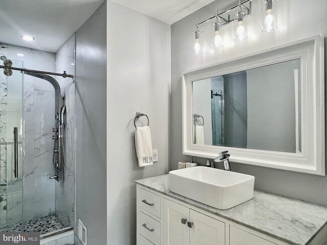 Building Photo - 15000 Onan Ct