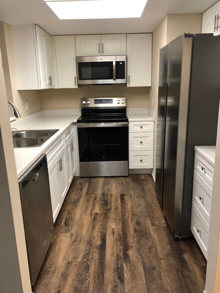 Primary Photo - 1076 Ellen Ct