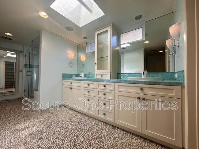 Building Photo - 23338 Los Encinos Way