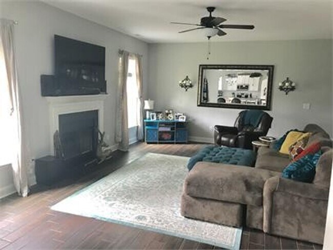 Building Photo - Carolina Lakes Gated Community!!