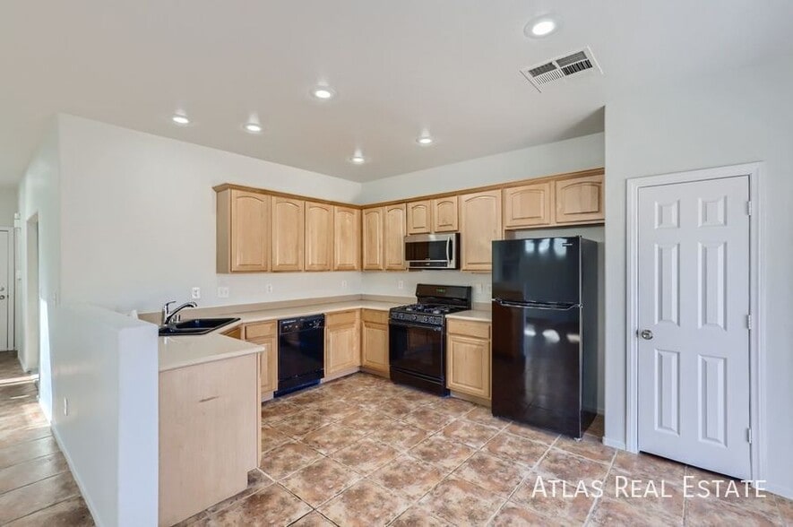 Building Photo - 5920 N Buckwood Mote St