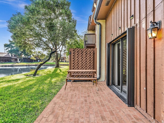 Building Photo - 4182 S Pine Island Rd