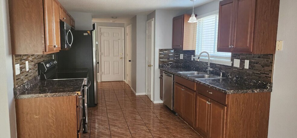 Building Photo - 4236 S Tempe Ct