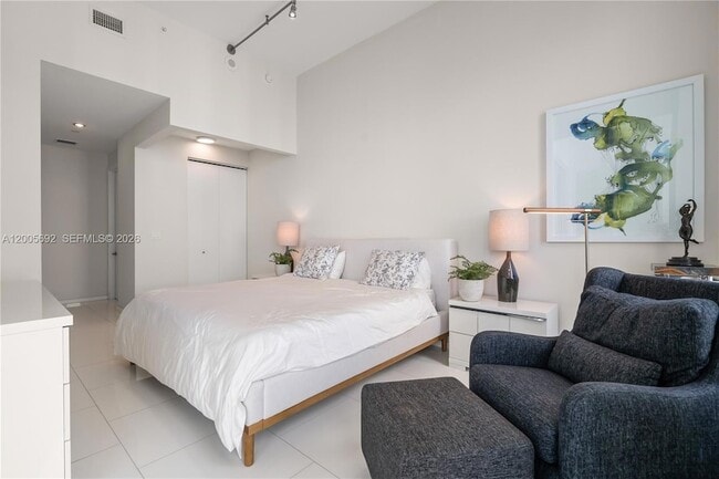 Building Photo - 900 Brickell Key Blvd