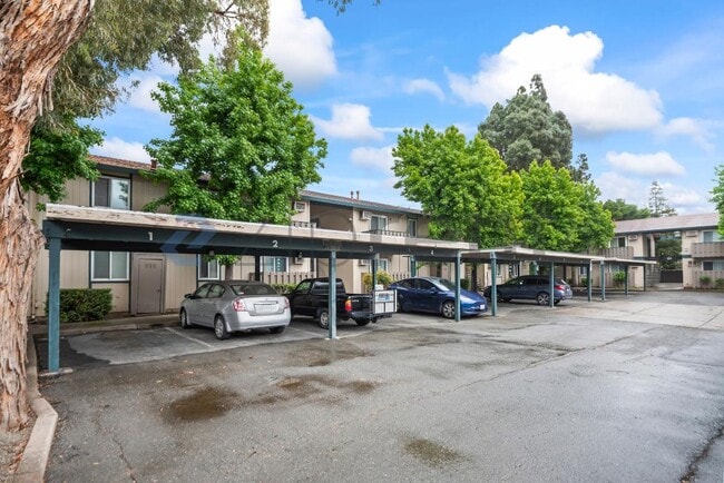 Building Photo - 1185 Meadow Ln