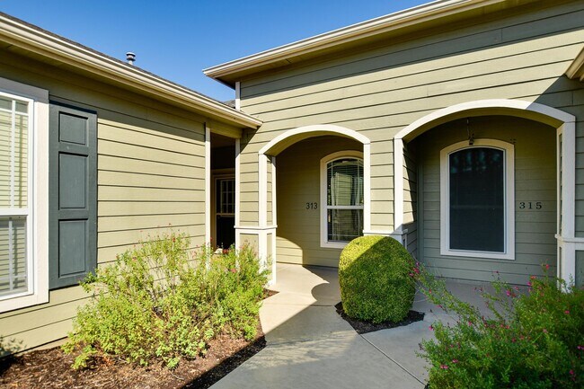Building Photo - 313 Essex Ln