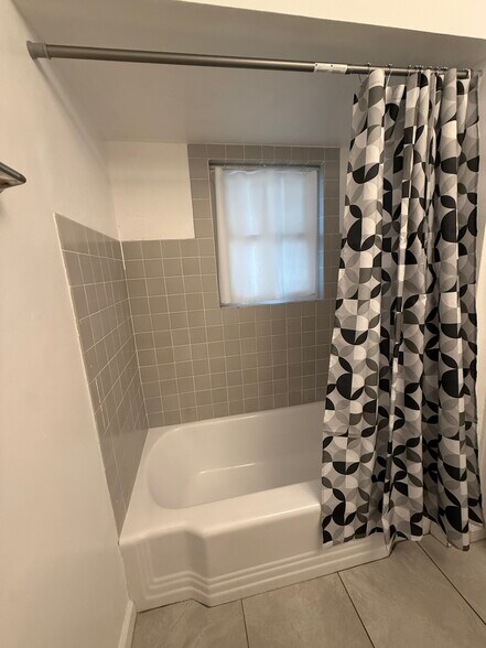 Building Photo - 6585 Delbarton St