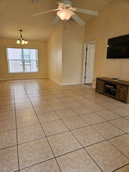 Building Photo - 297 Blue Jay Way