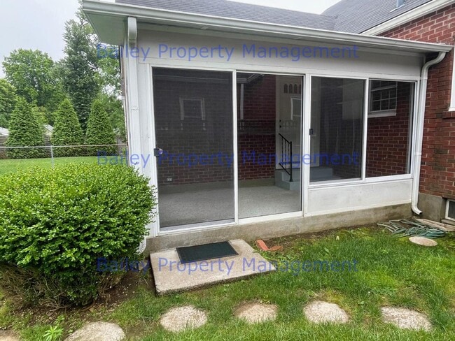 Building Photo - 215 McCready Ave