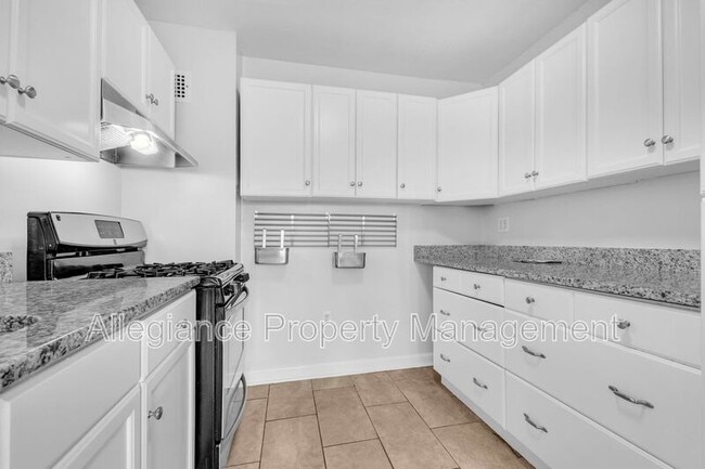 Building Photo - 1225 Martha Custis Dr