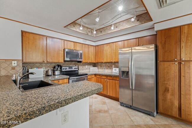 Building Photo - 5735 E Campo Bello Dr