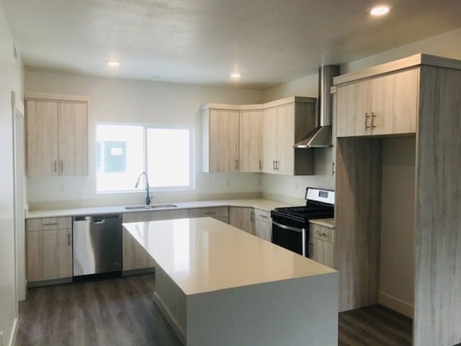 Building Photo - 134 S Orchard Dr