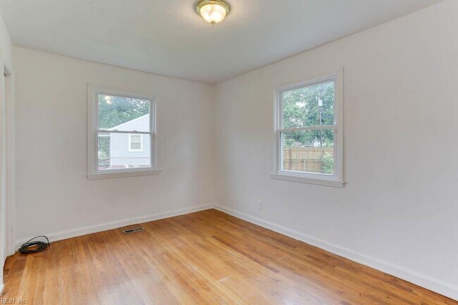 Building Photo - 7725 Fayver Ave