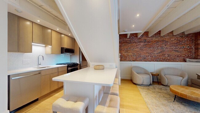 Building Photo - 1 Liberty St