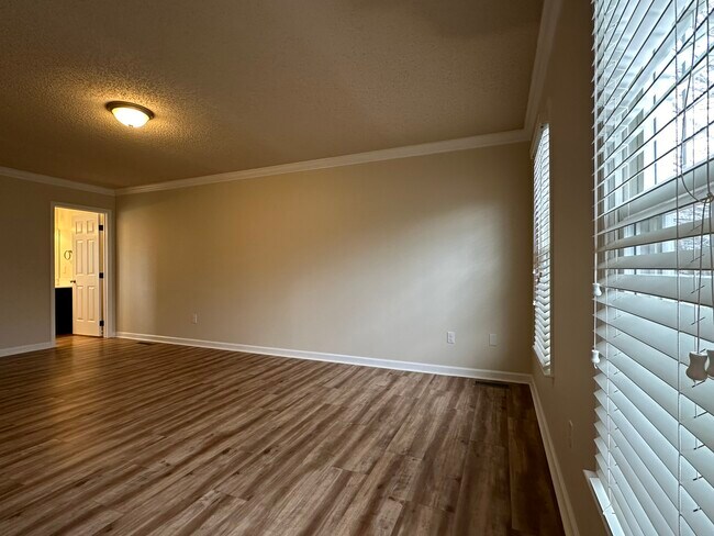 Building Photo - 328 Brookside Ct