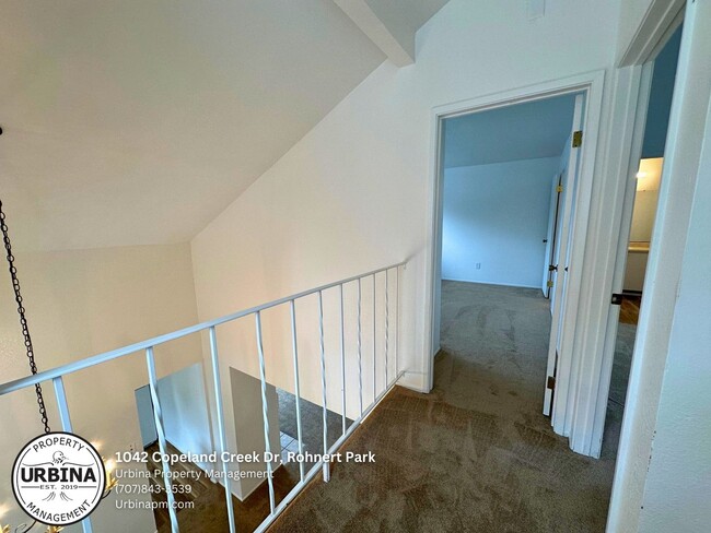 Building Photo - Charming 2-Bed, 1.5-Bath End-Unit Condo in...