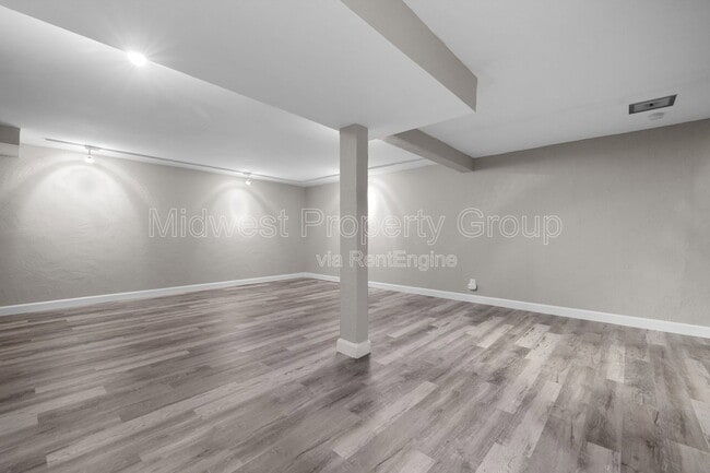 Building Photo - 438 Bush Dr