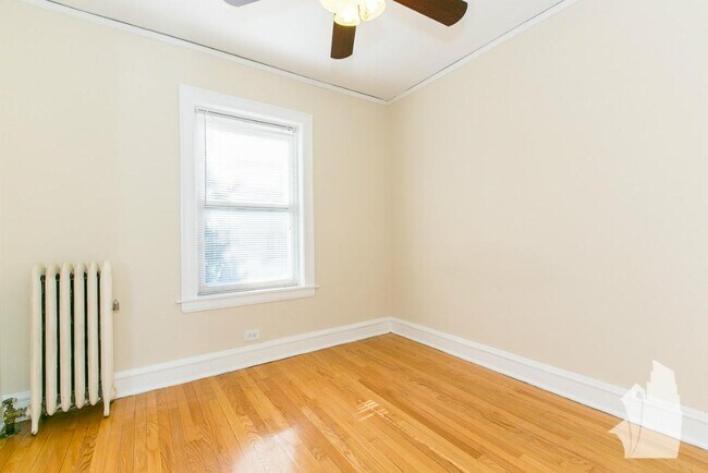 Building Photo - 4861 N Paulina St