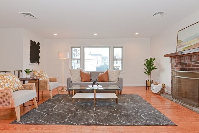 Building Photo - 21 Swan Ave