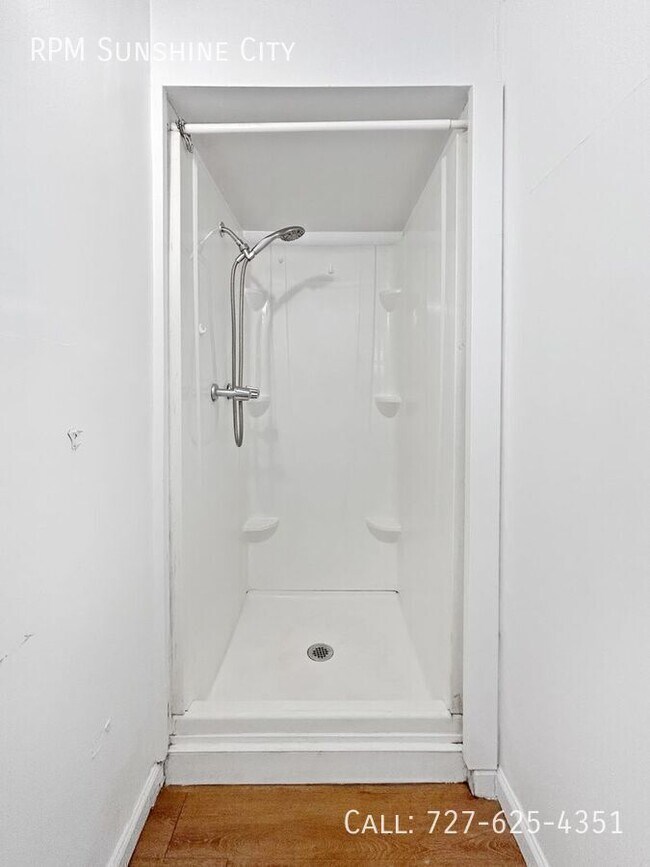 Building Photo - 10464 106th Ave N