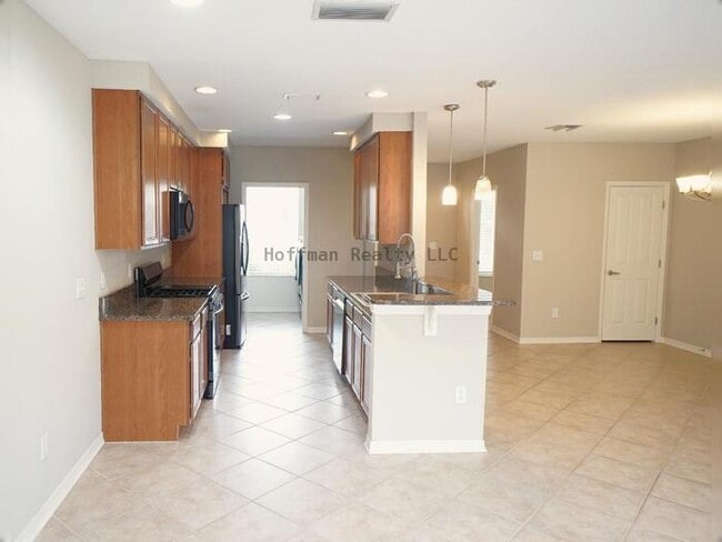 Building Photo - 3 Bed, 2.5 Bath two story townhome in High...