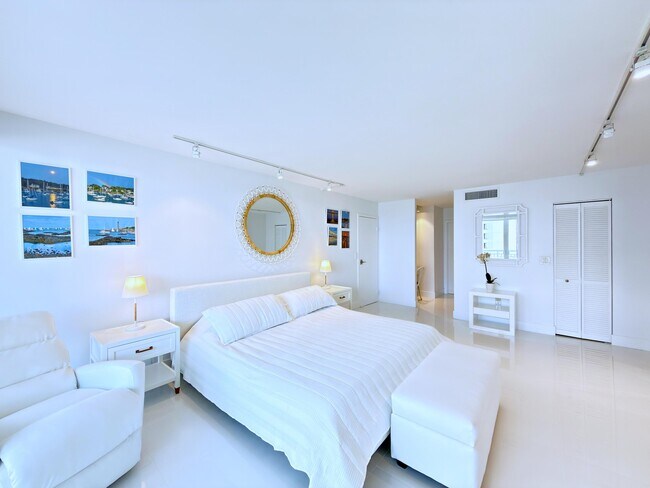 Building Photo - 3546 S Ocean Blvd