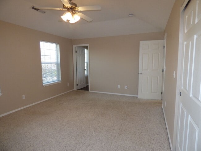 Building Photo - 3 bed 2.5 bath House in Stayton!! Close to...