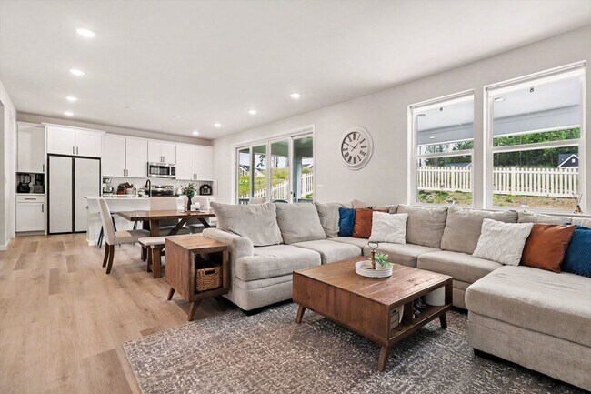 Building Photo - Beautiful Home in Pendleton!