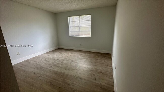 Building Photo - 1243 SW 46th Ave
