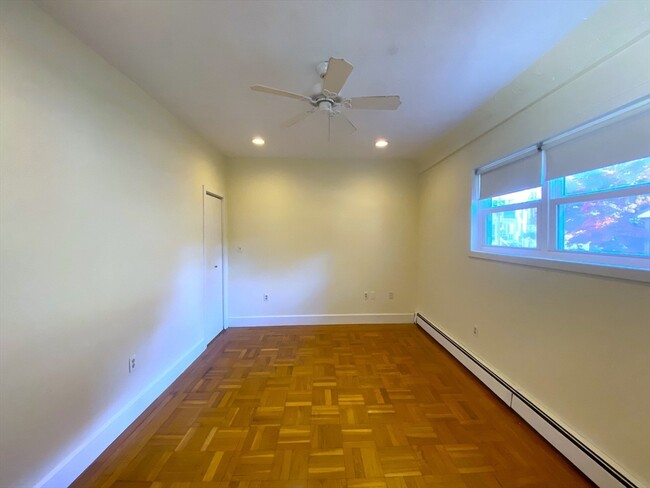 Building Photo - 126 Sycamore St