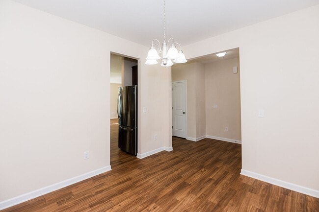 Building Photo - Spacious 5 Bedroom, 3 bath home in Greensboro with 2 car garage