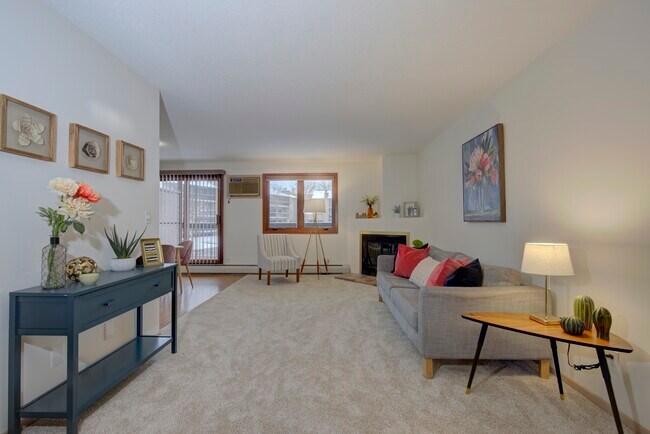 Building Photo - 4350 Trenton Ln N