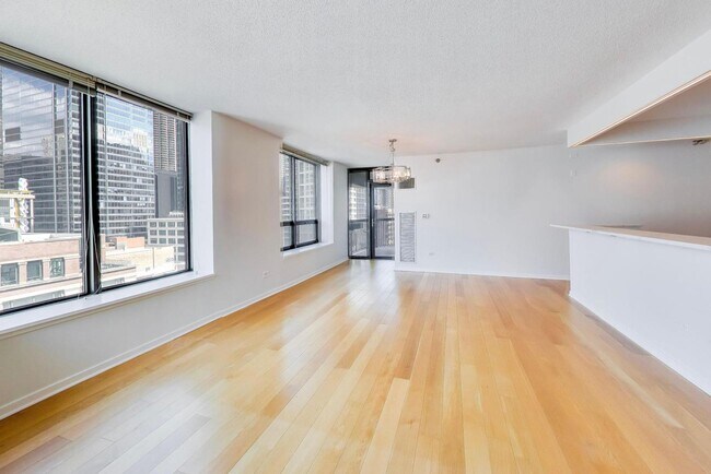 Building Photo - 400 N La Salle Dr
