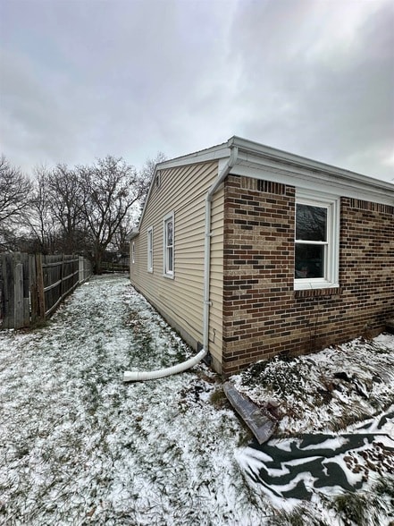 Building Photo - 748 S 24th St